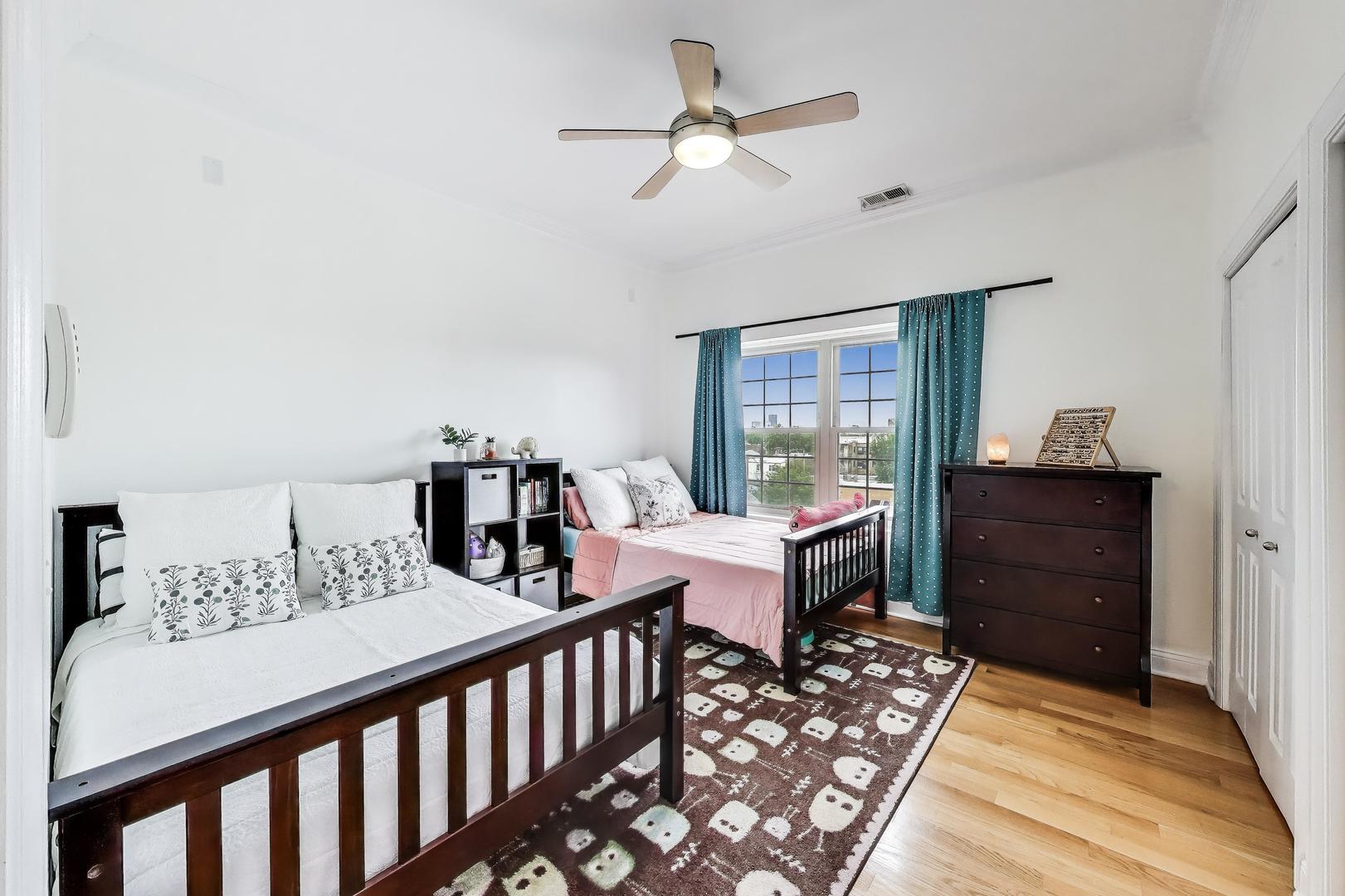 6745 N Clark Street Unit: 4S