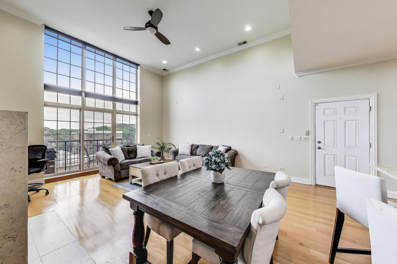 6745 N Clark Street Unit: 4S