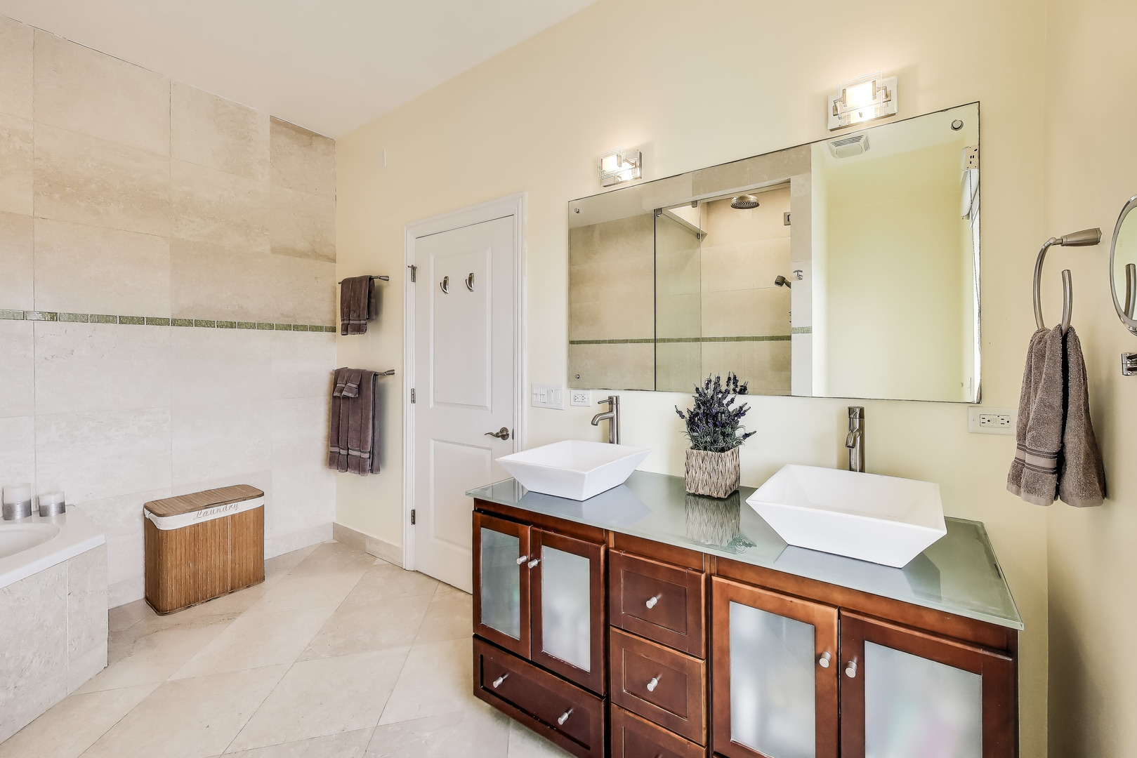 6745 N Clark Street Unit: 4S