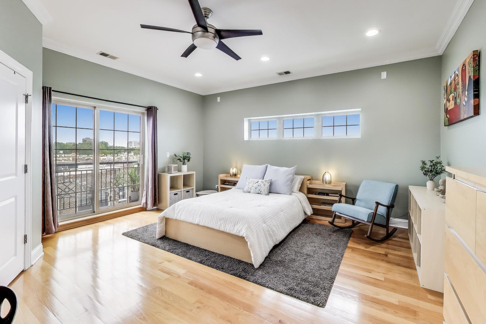 6745 N Clark Street Unit: 4S