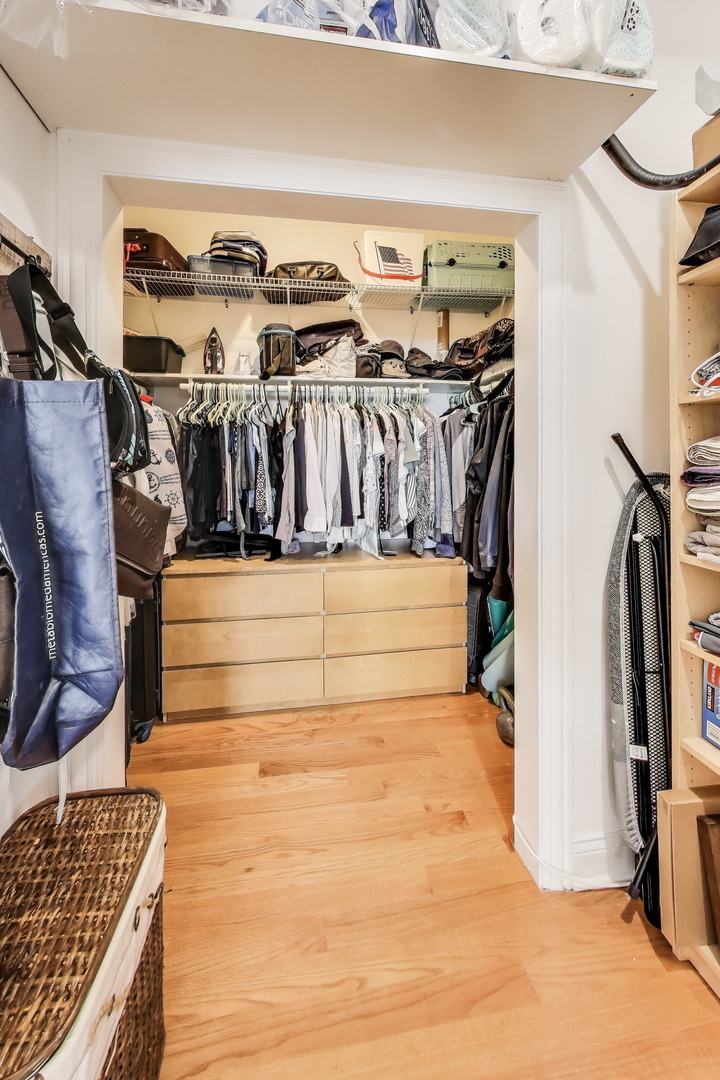 6745 N Clark Street Unit: 4S