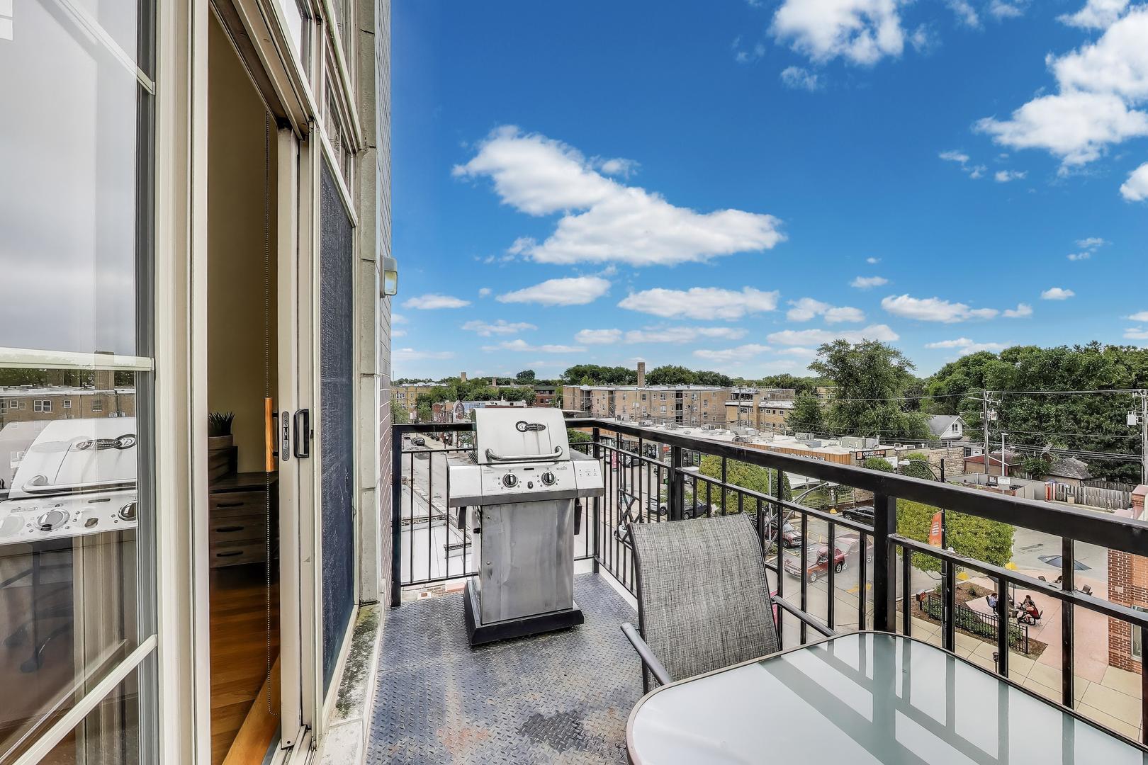 6745 N Clark Street Unit: 4S