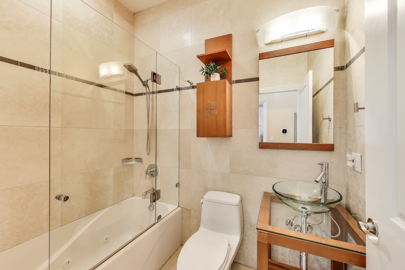 6745 N Clark Street Unit: 4S