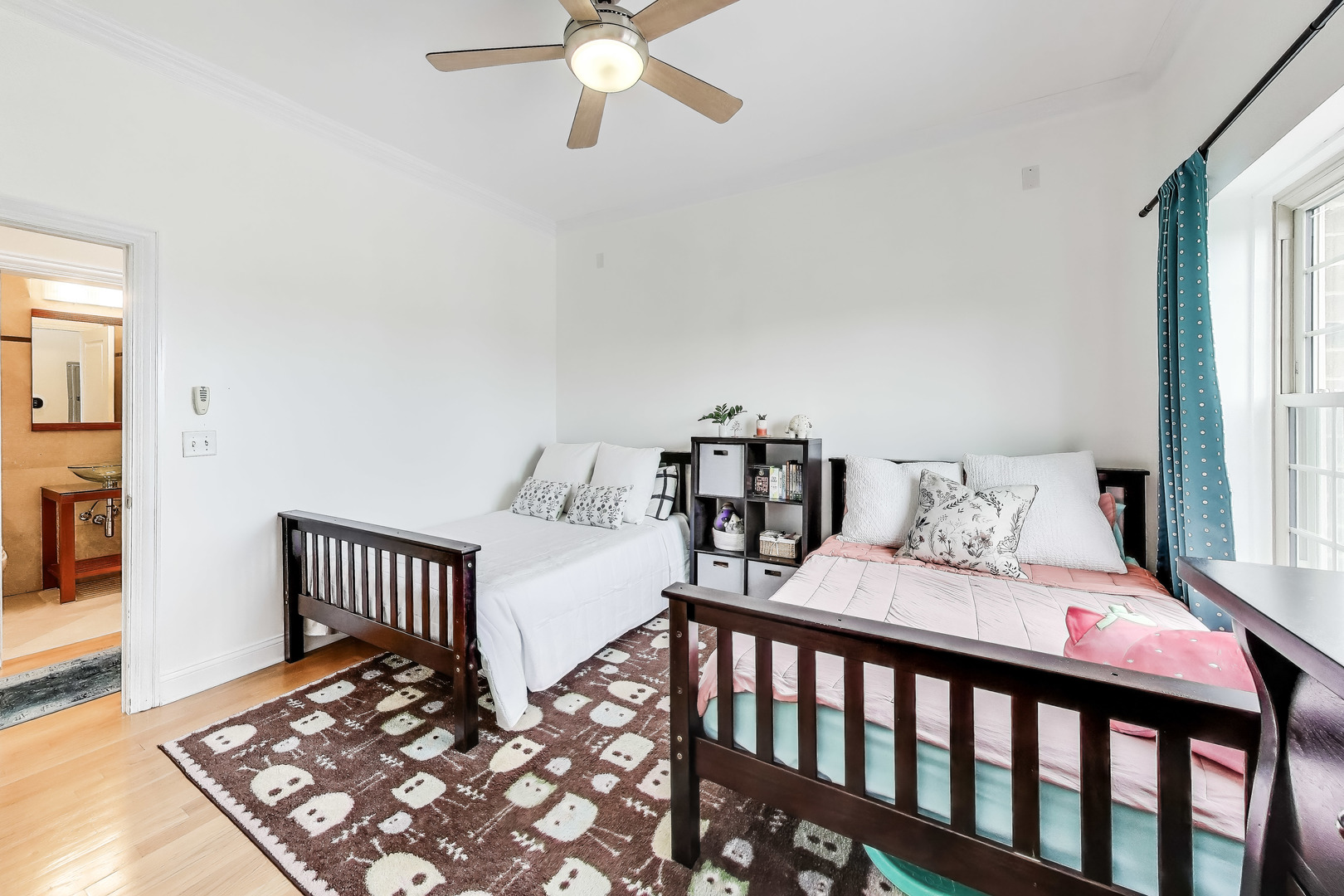 6745 N Clark Street Unit: 4S