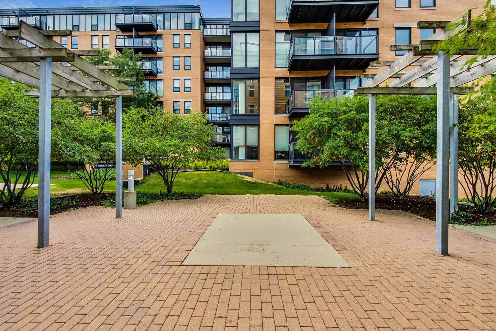 1720 OAK Avenue Unit: 403