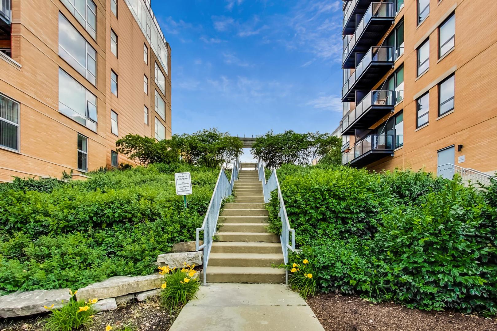 1720 OAK Avenue Unit: 403