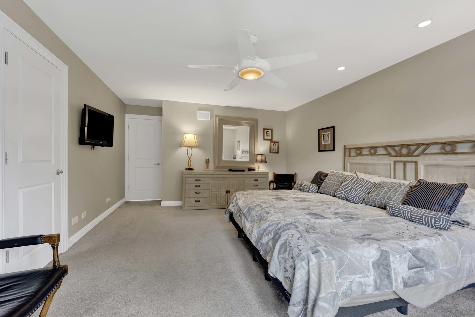 1421 Chartres Drive