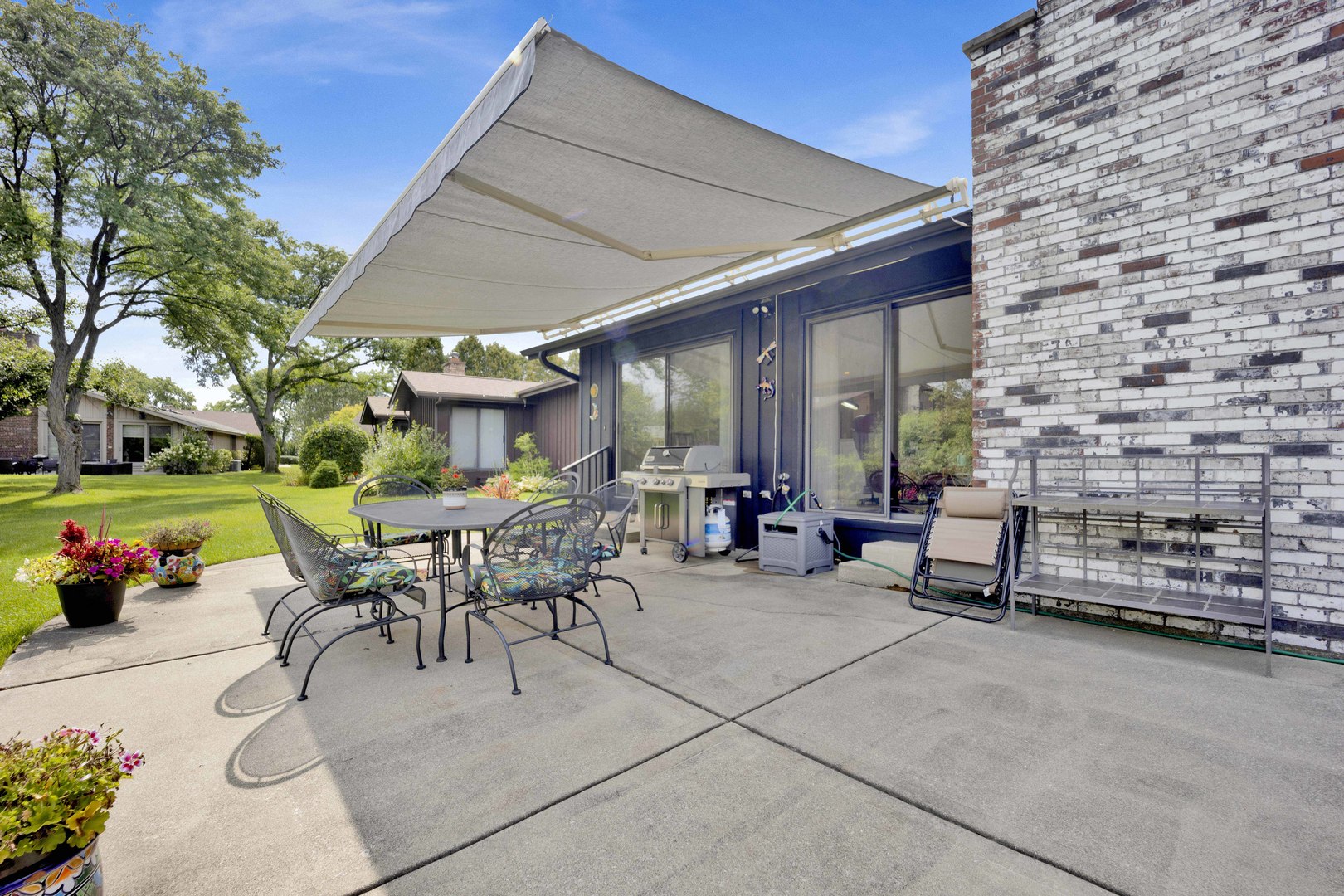 1421 Chartres Drive
