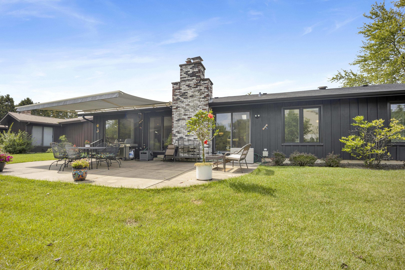 1421 Chartres Drive