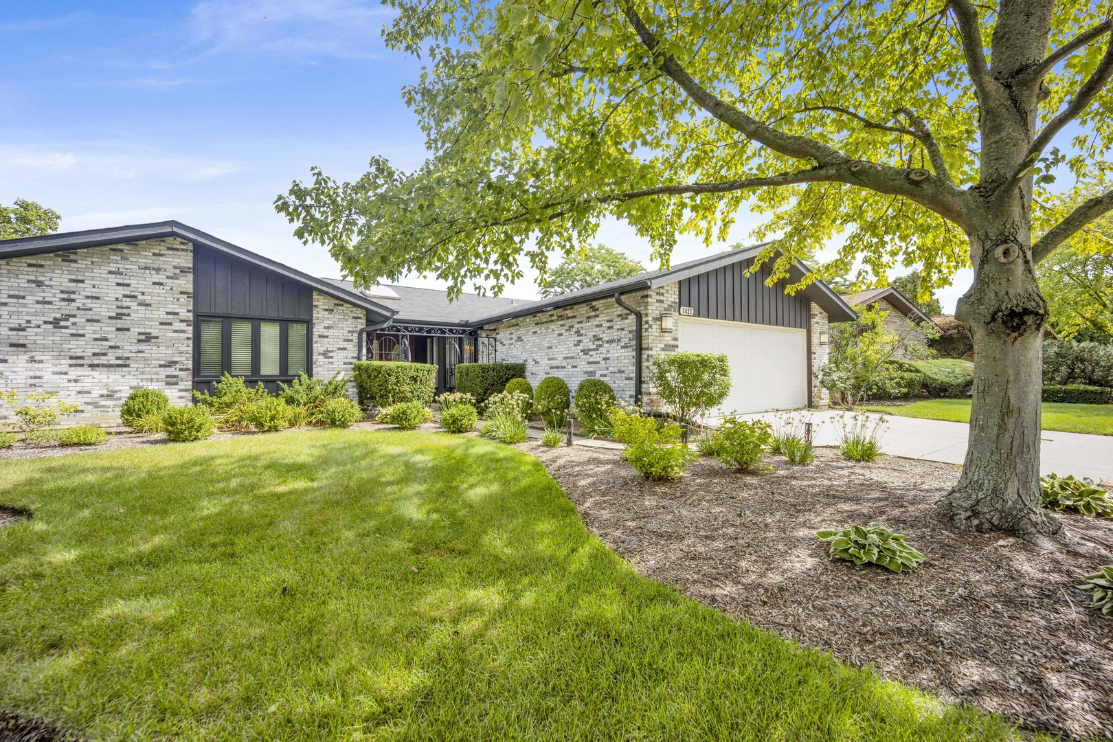 1421 Chartres Drive