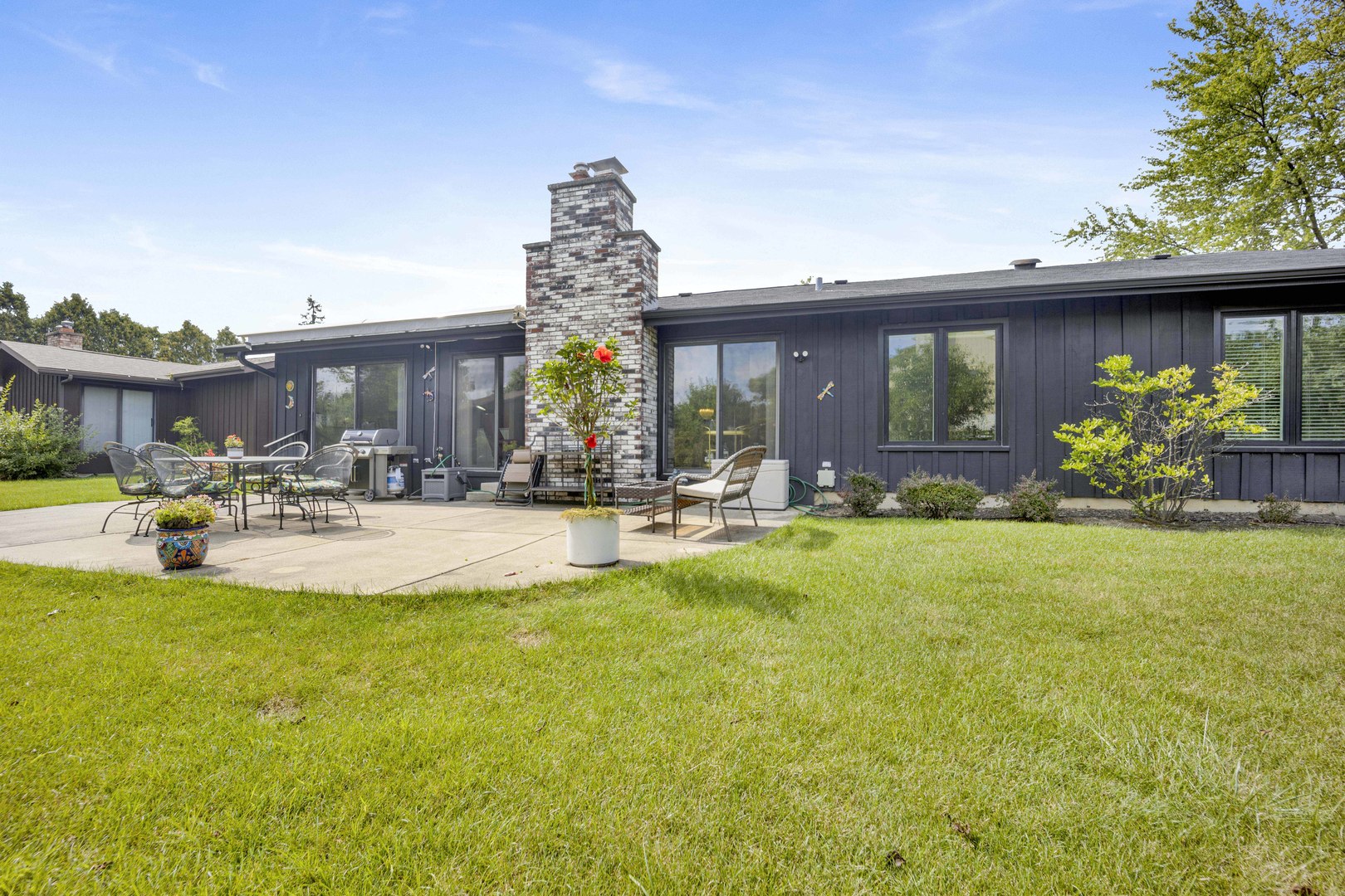 1421 Chartres Drive