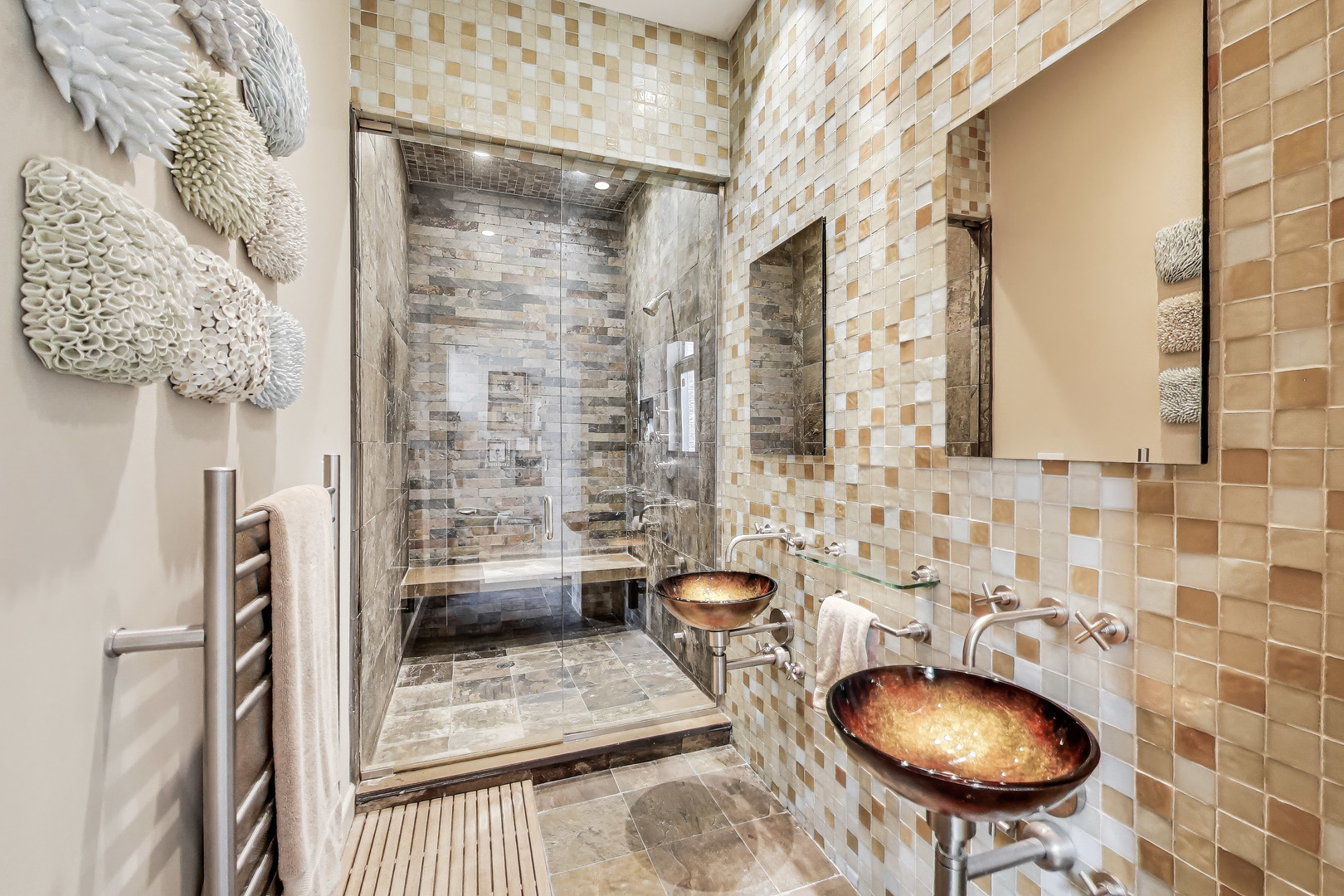 1215 W GUNNISON Street Unit: 205