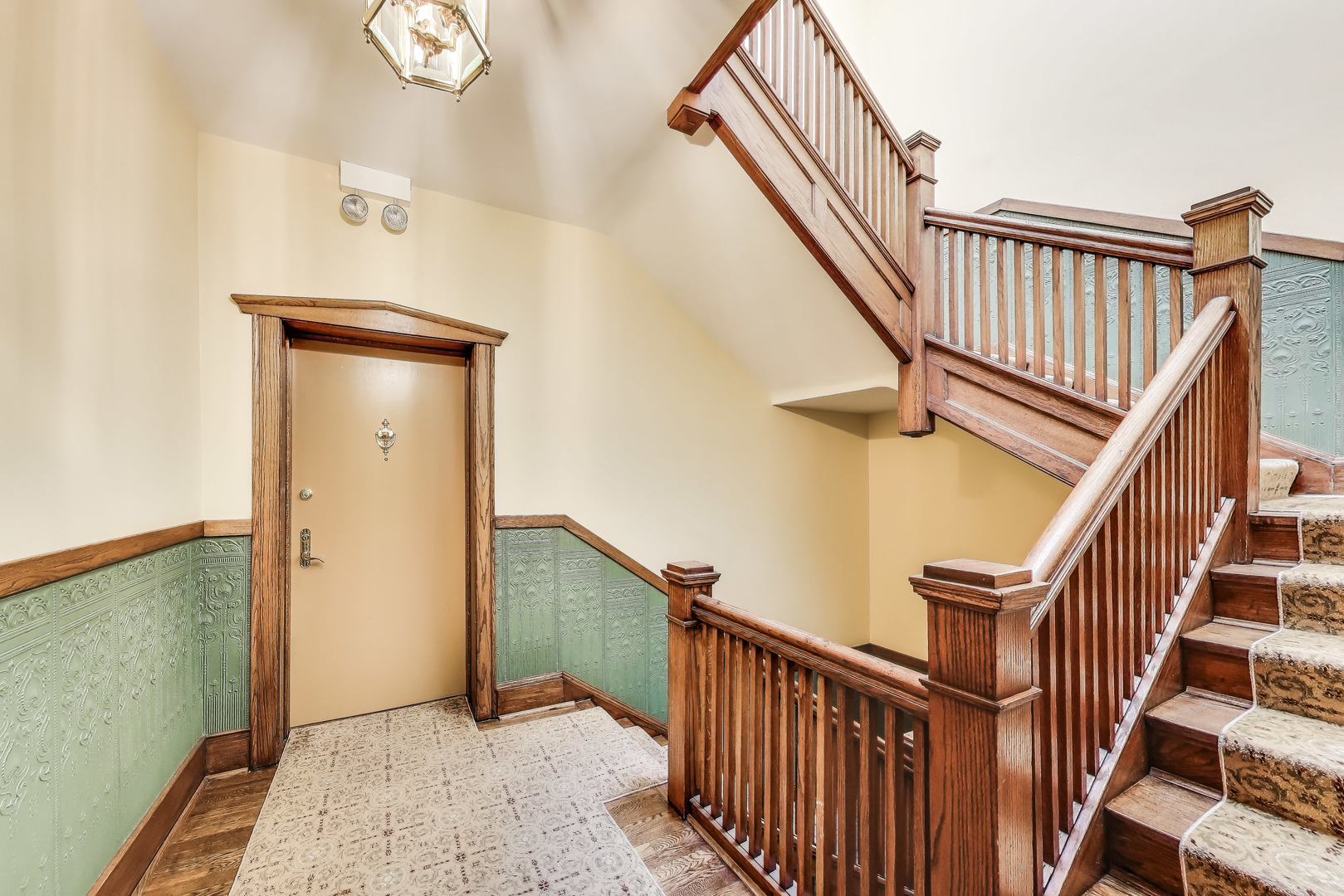 628 W Grace Street Unit: 2W