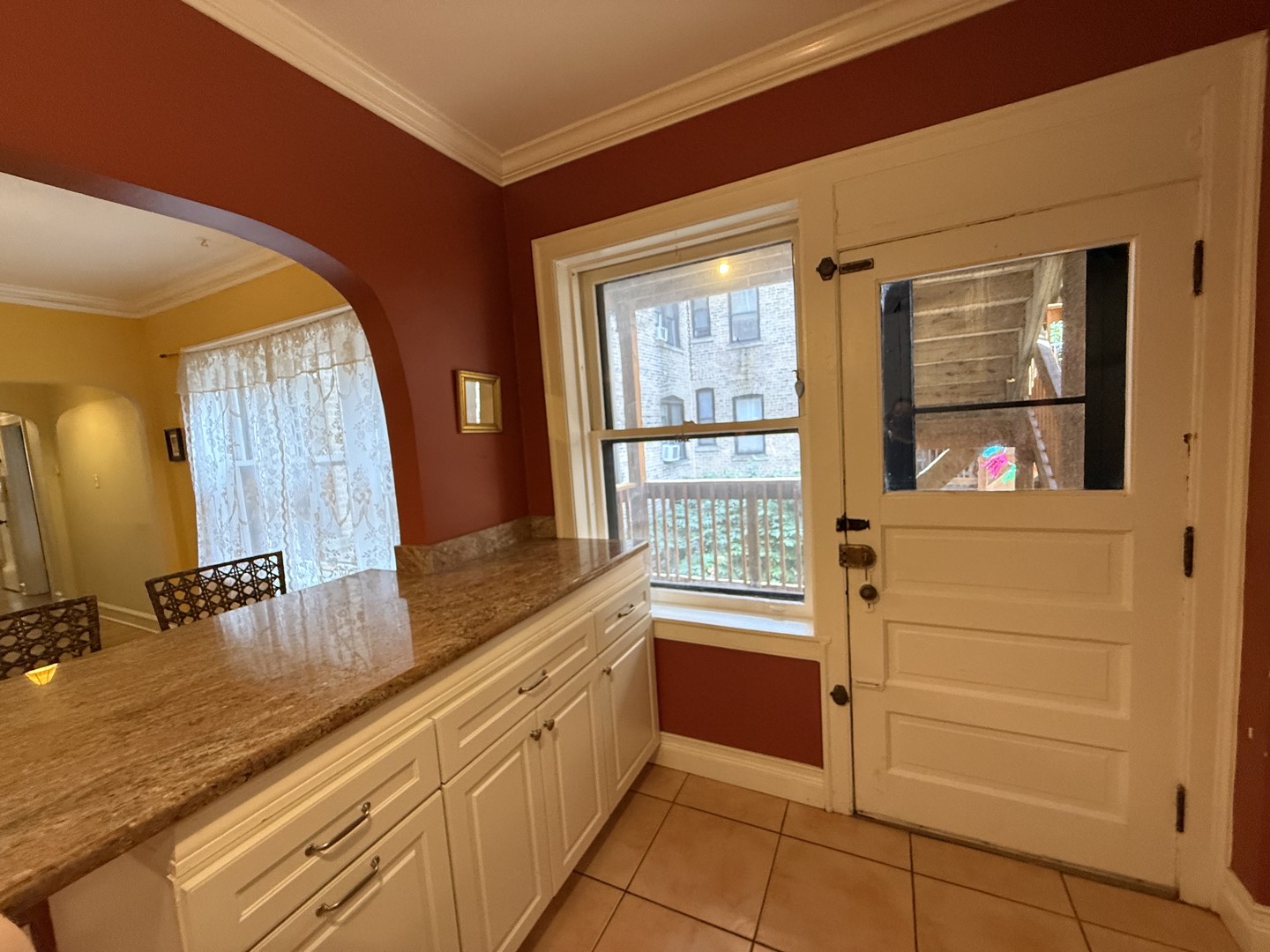 2422 W Lunt Avenue Unit: E1