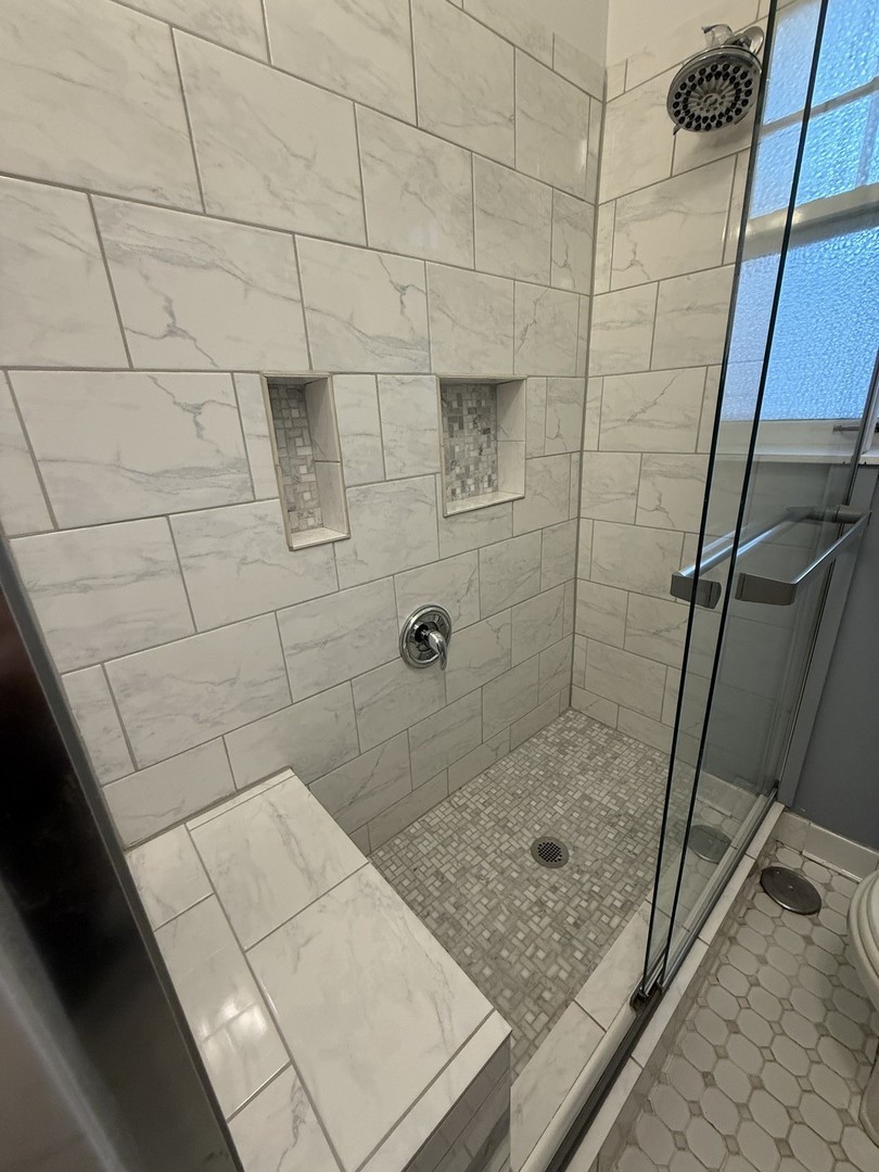 2422 W Lunt Avenue Unit: E1