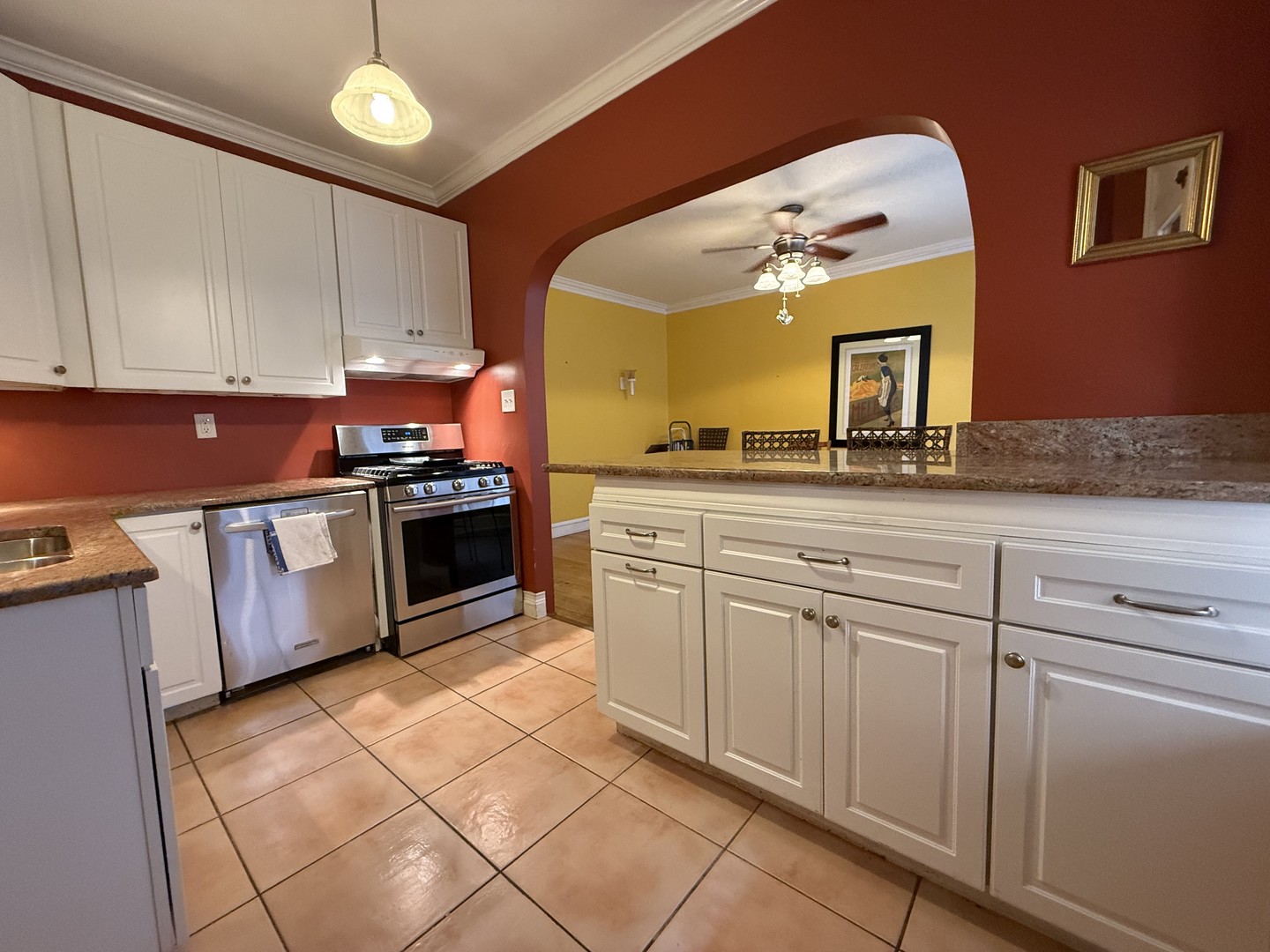 2422 W Lunt Avenue Unit: E1