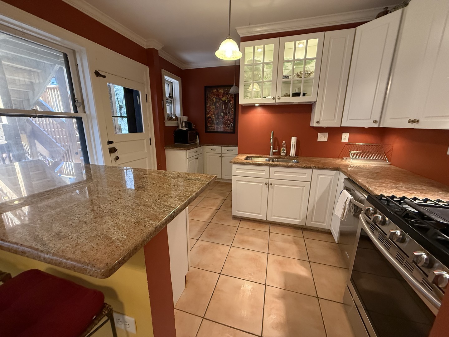 2422 W Lunt Avenue Unit: E1