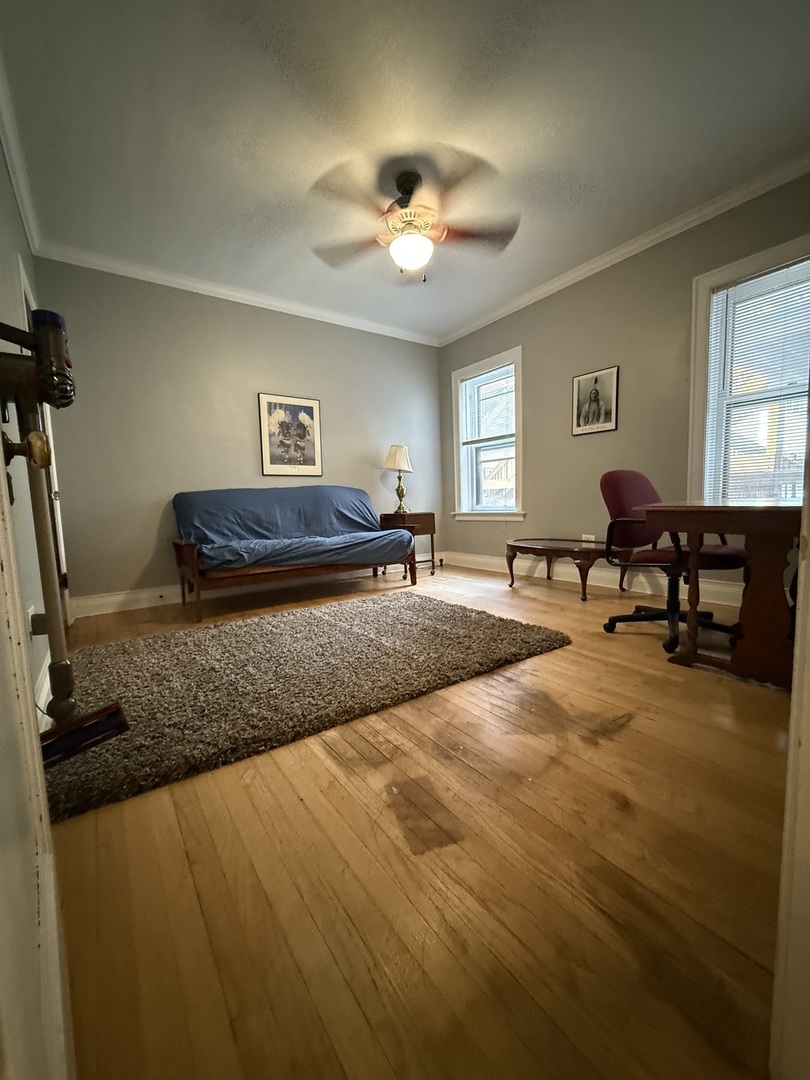 2422 W Lunt Avenue Unit: E1