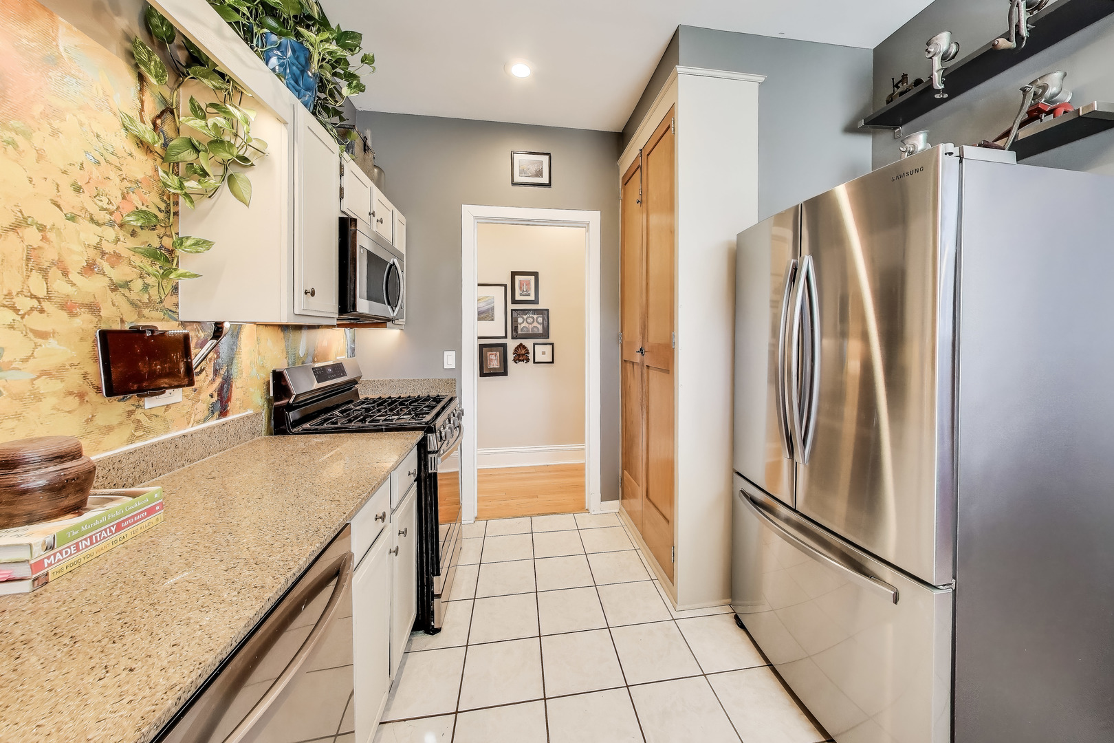 1444 W Fargo Avenue Unit: 3W