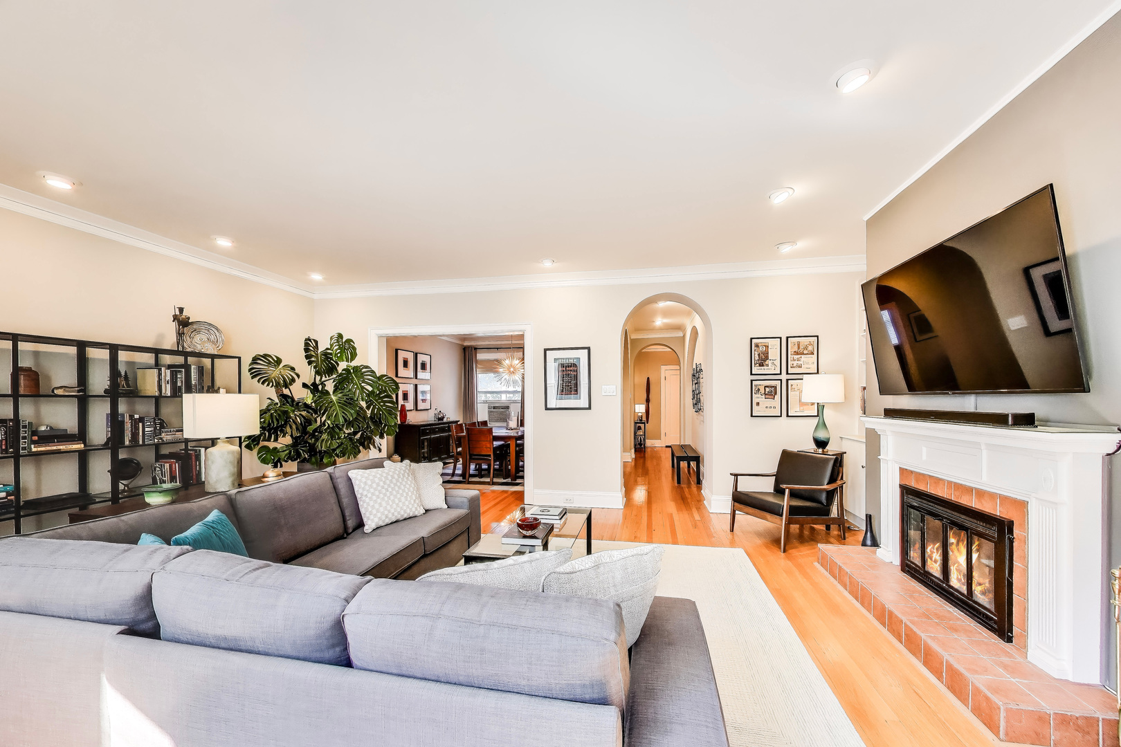 1444 W Fargo Avenue Unit: 3W