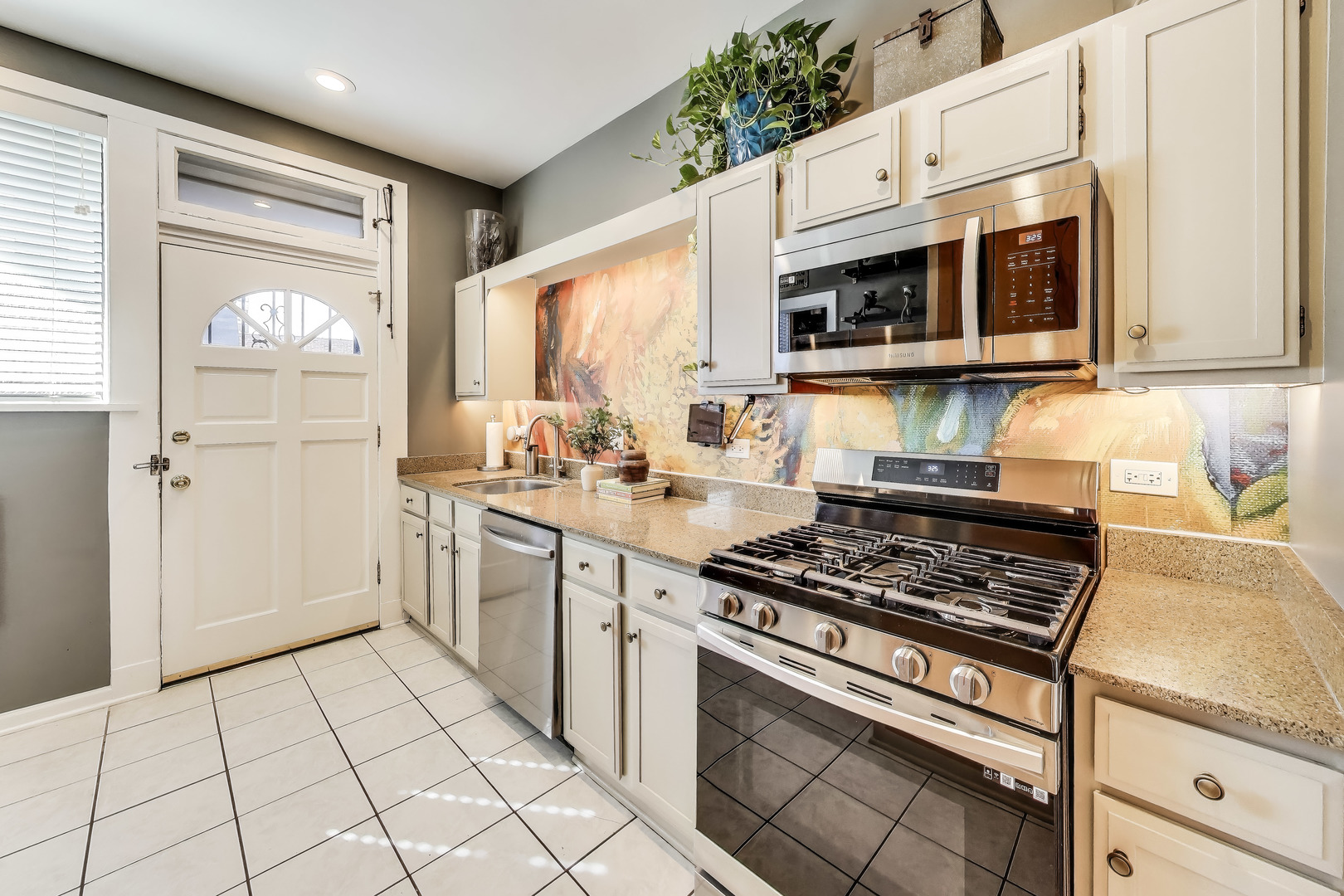 1444 W Fargo Avenue Unit: 3W