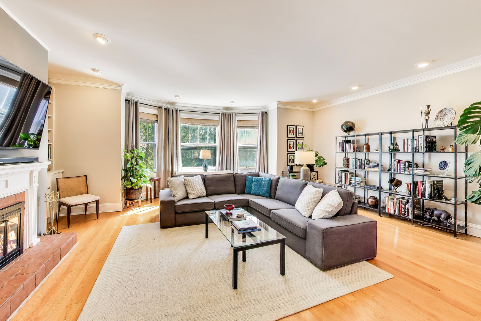 1444 W Fargo Avenue Unit: 3W