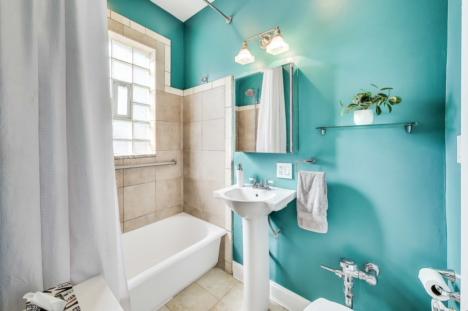 1444 W Fargo Avenue Unit: 3W