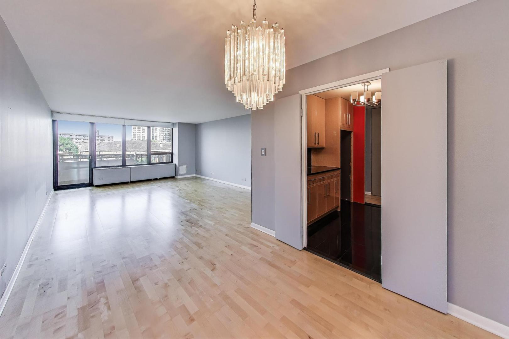 3930 N Pine Grove Avenue Unit: 607