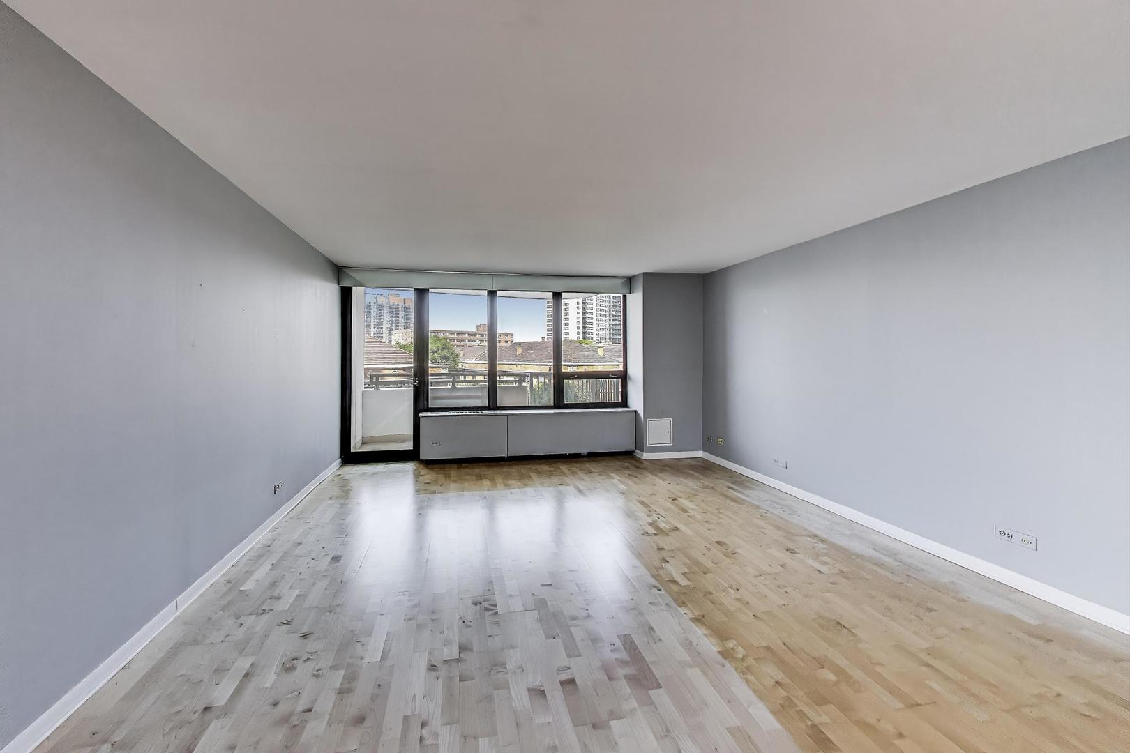 3930 N Pine Grove Avenue Unit: 607