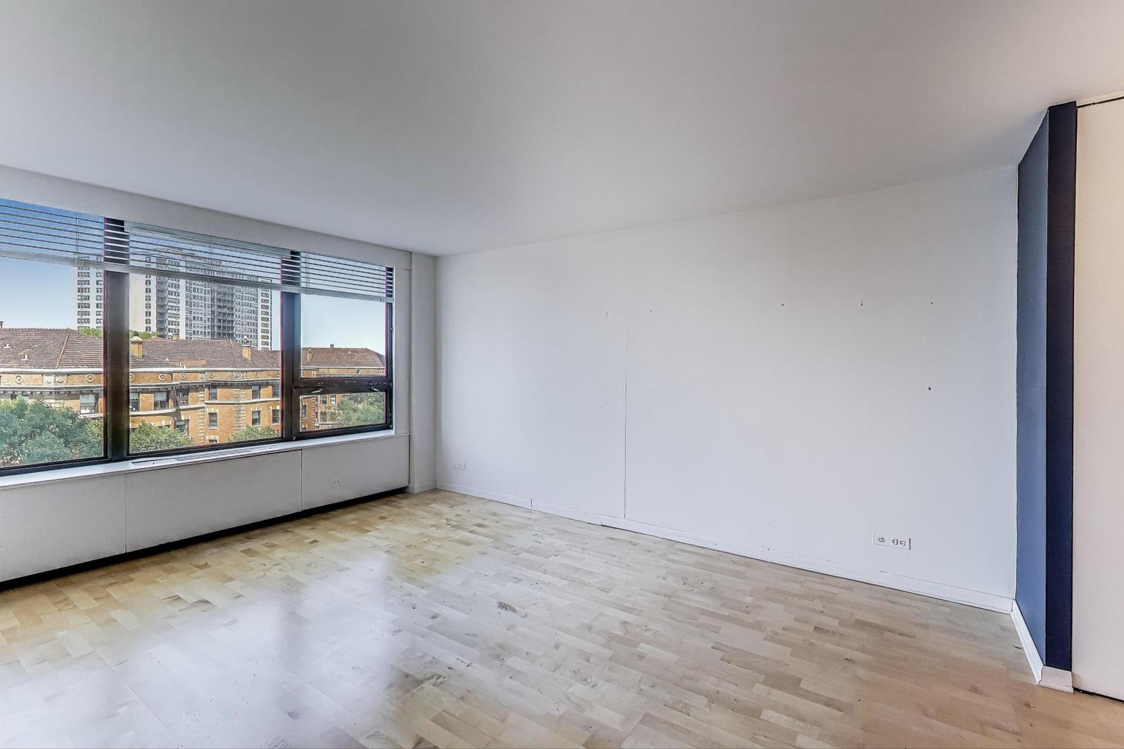 3930 N Pine Grove Avenue Unit: 607