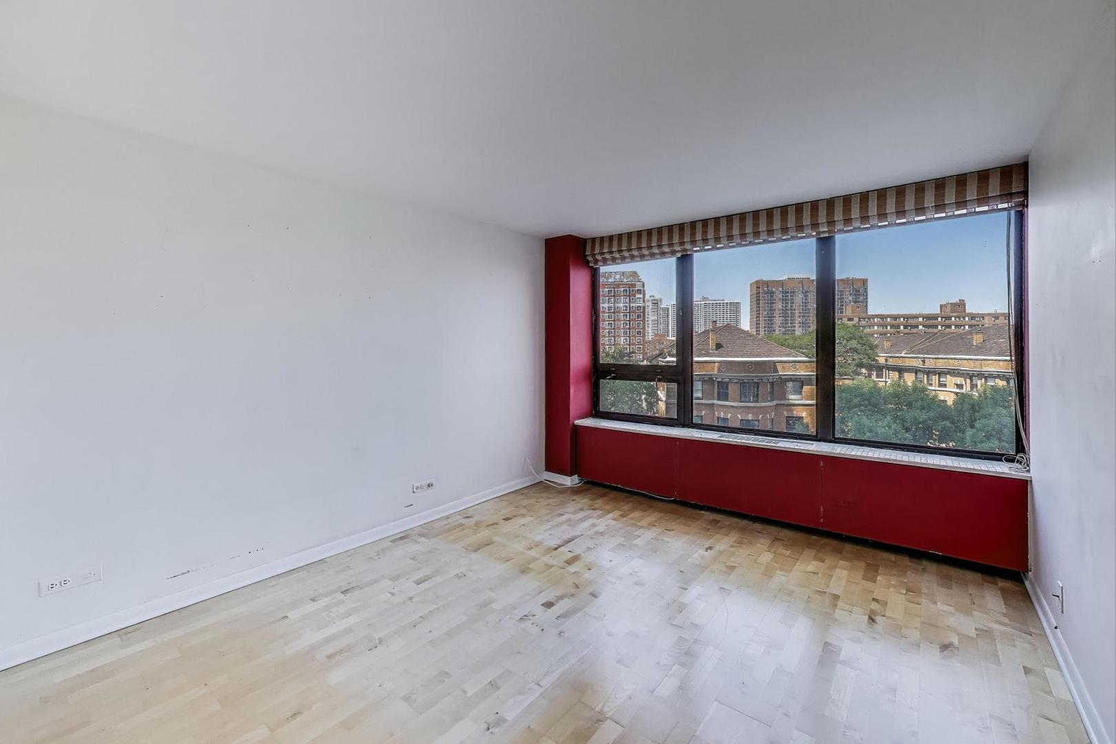3930 N Pine Grove Avenue Unit: 607