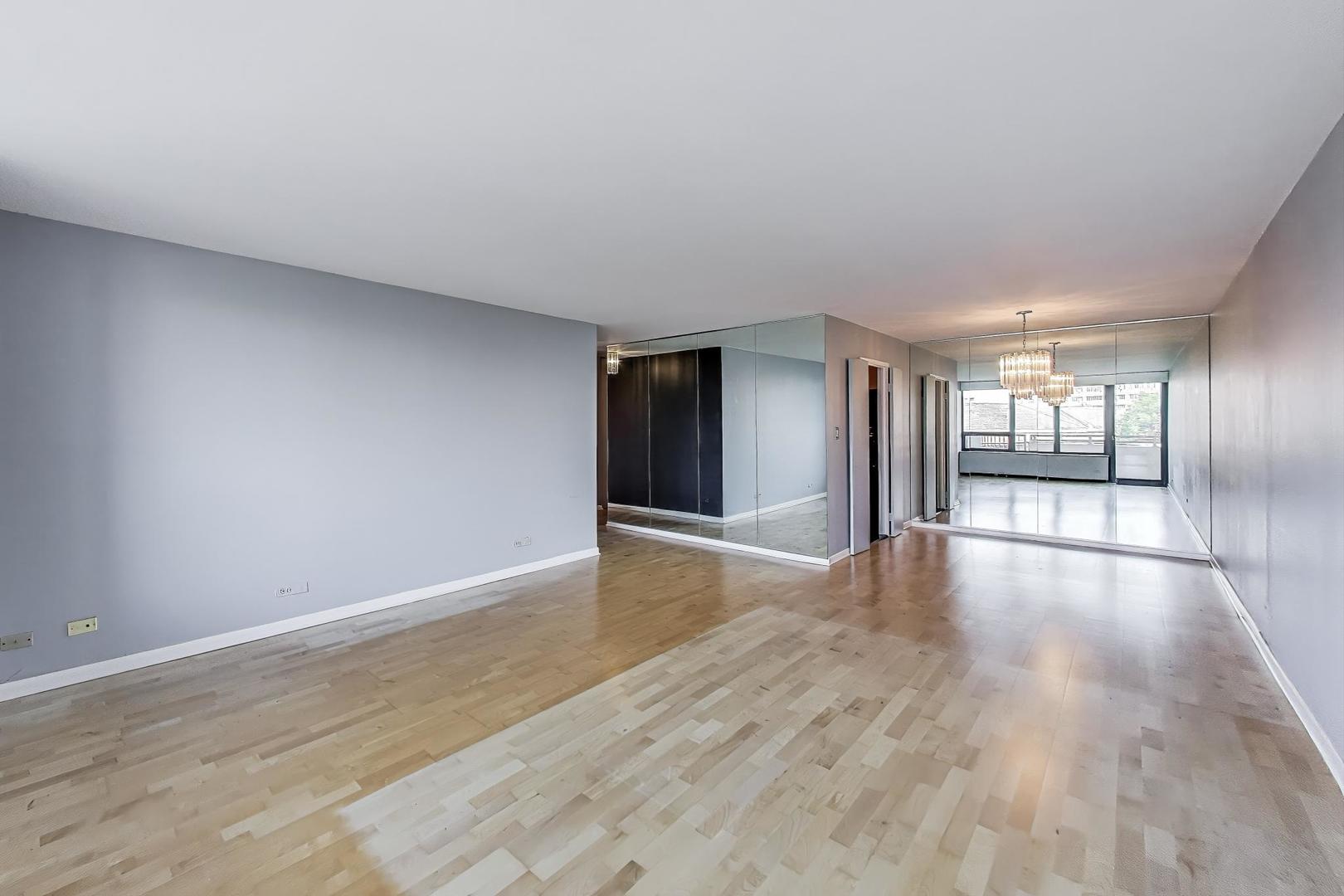 3930 N Pine Grove Avenue Unit: 607