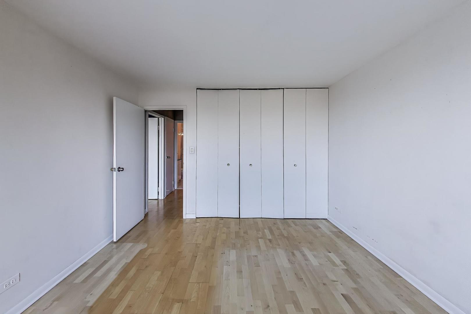 3930 N Pine Grove Avenue Unit: 607