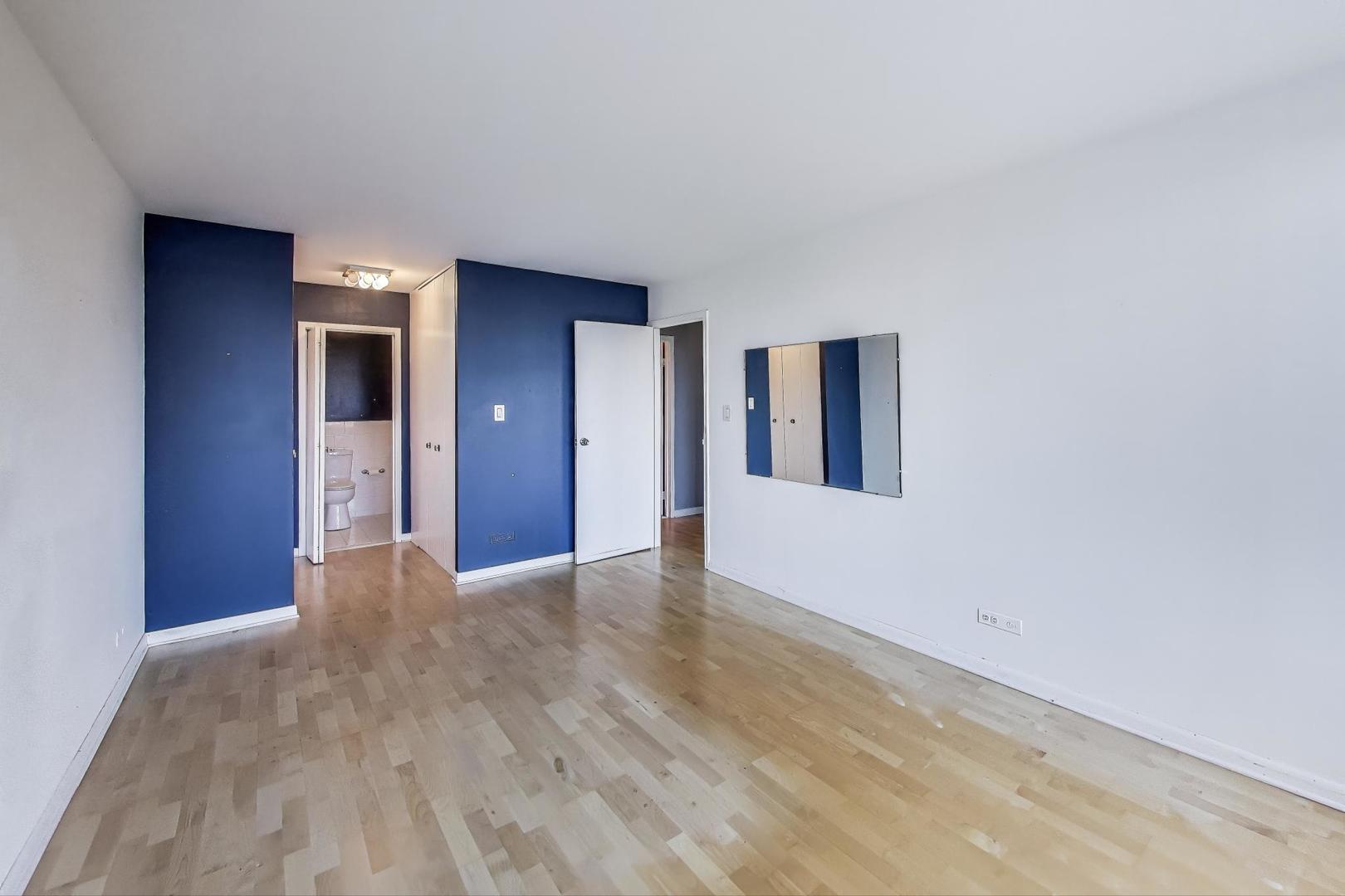 3930 N Pine Grove Avenue Unit: 607