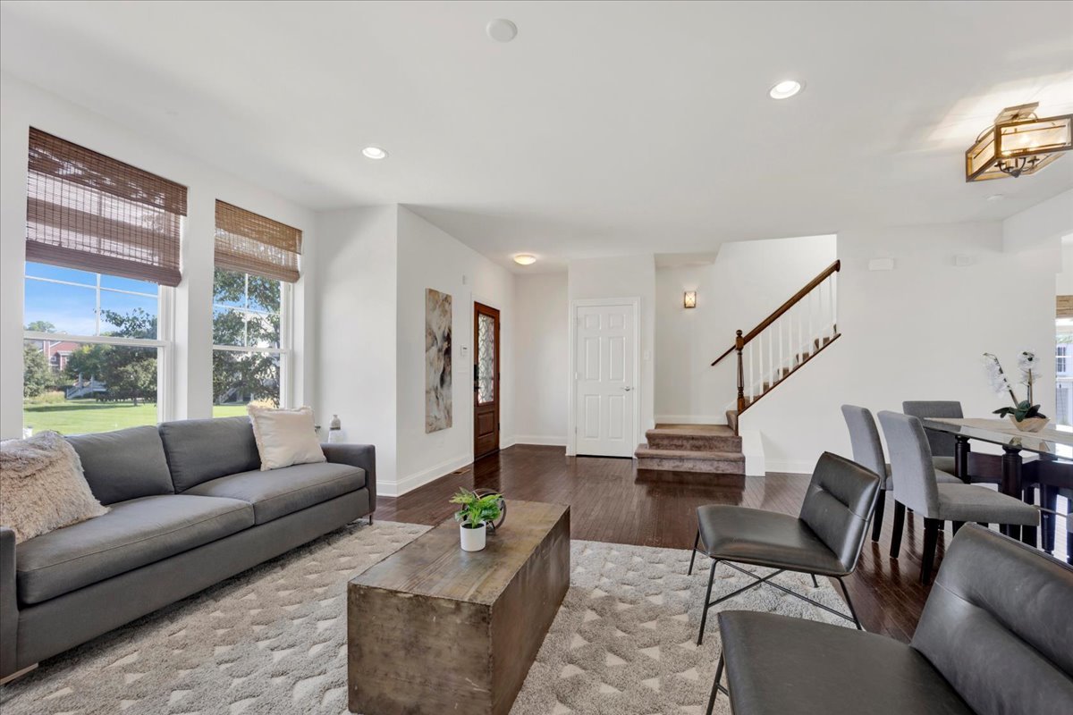 5233 W Olive Avenue