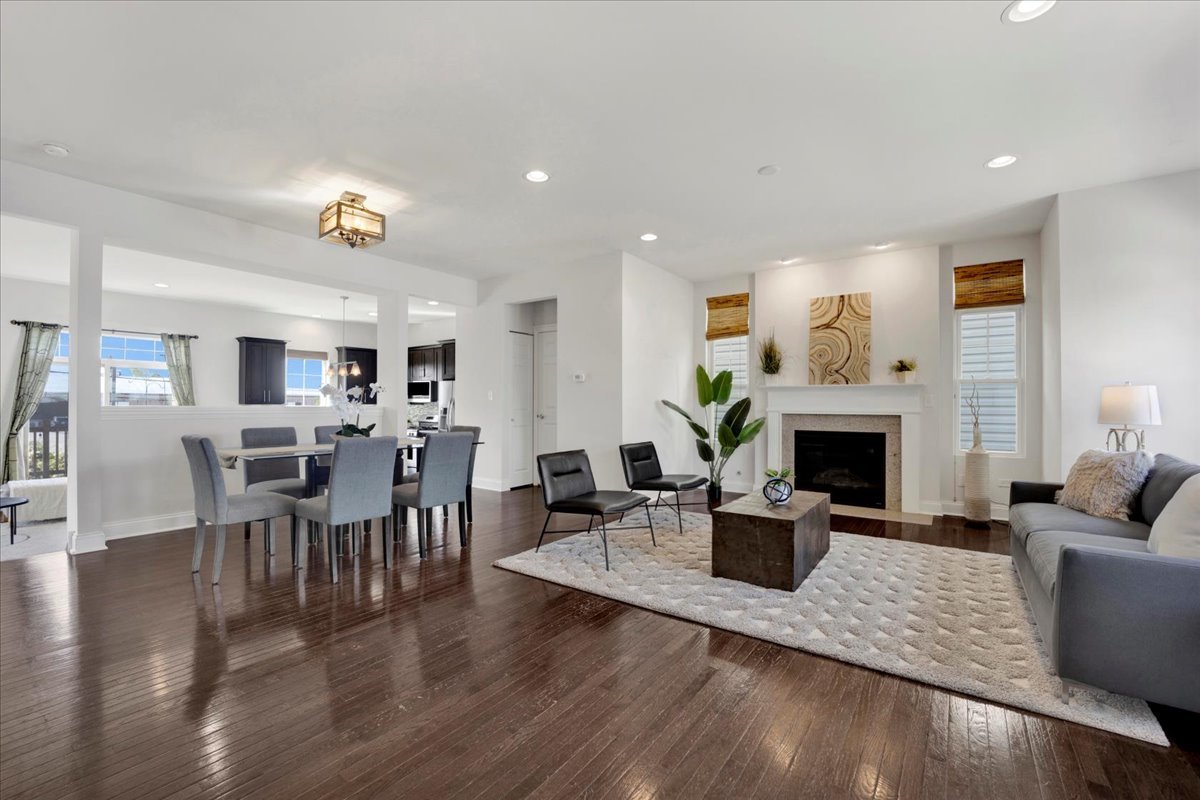 5233 W Olive Avenue