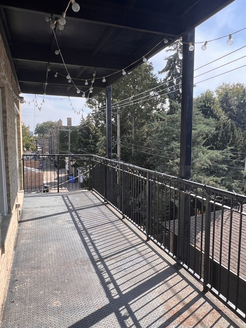 2053 W SUMMERDALE Avenue Unit: 3S