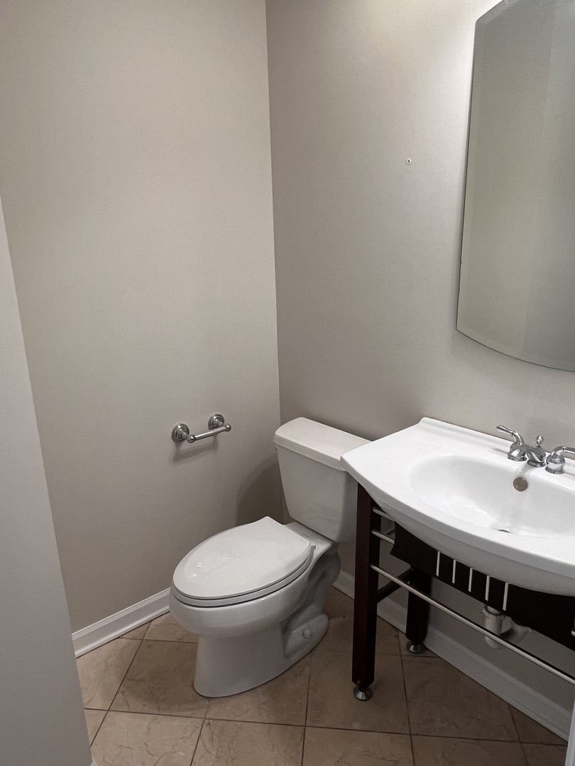 2053 W SUMMERDALE Avenue Unit: 3S