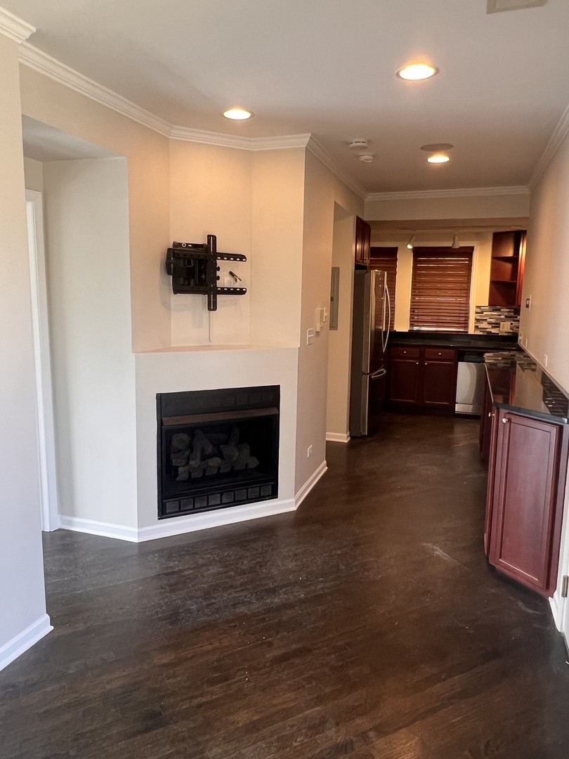 2053 W SUMMERDALE Avenue Unit: 3S