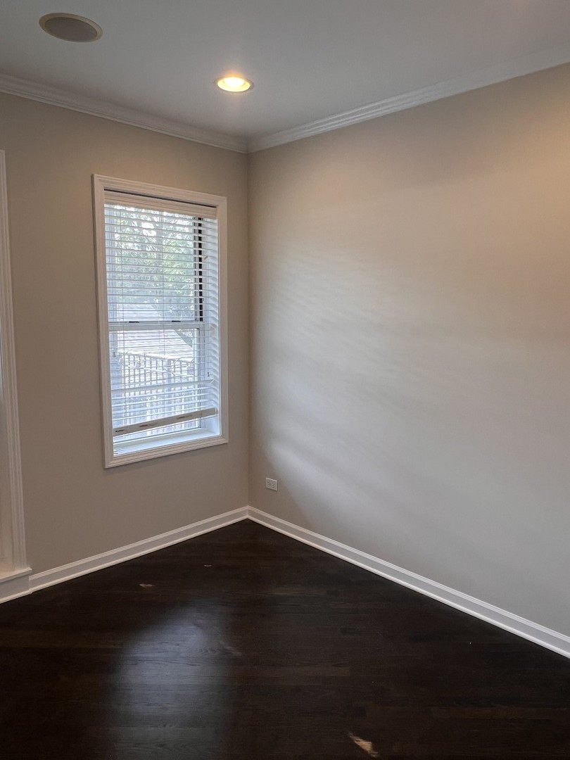 2053 W SUMMERDALE Avenue Unit: 3S