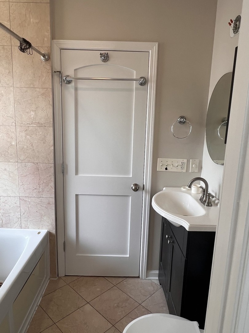 2053 W SUMMERDALE Avenue Unit: 3S
