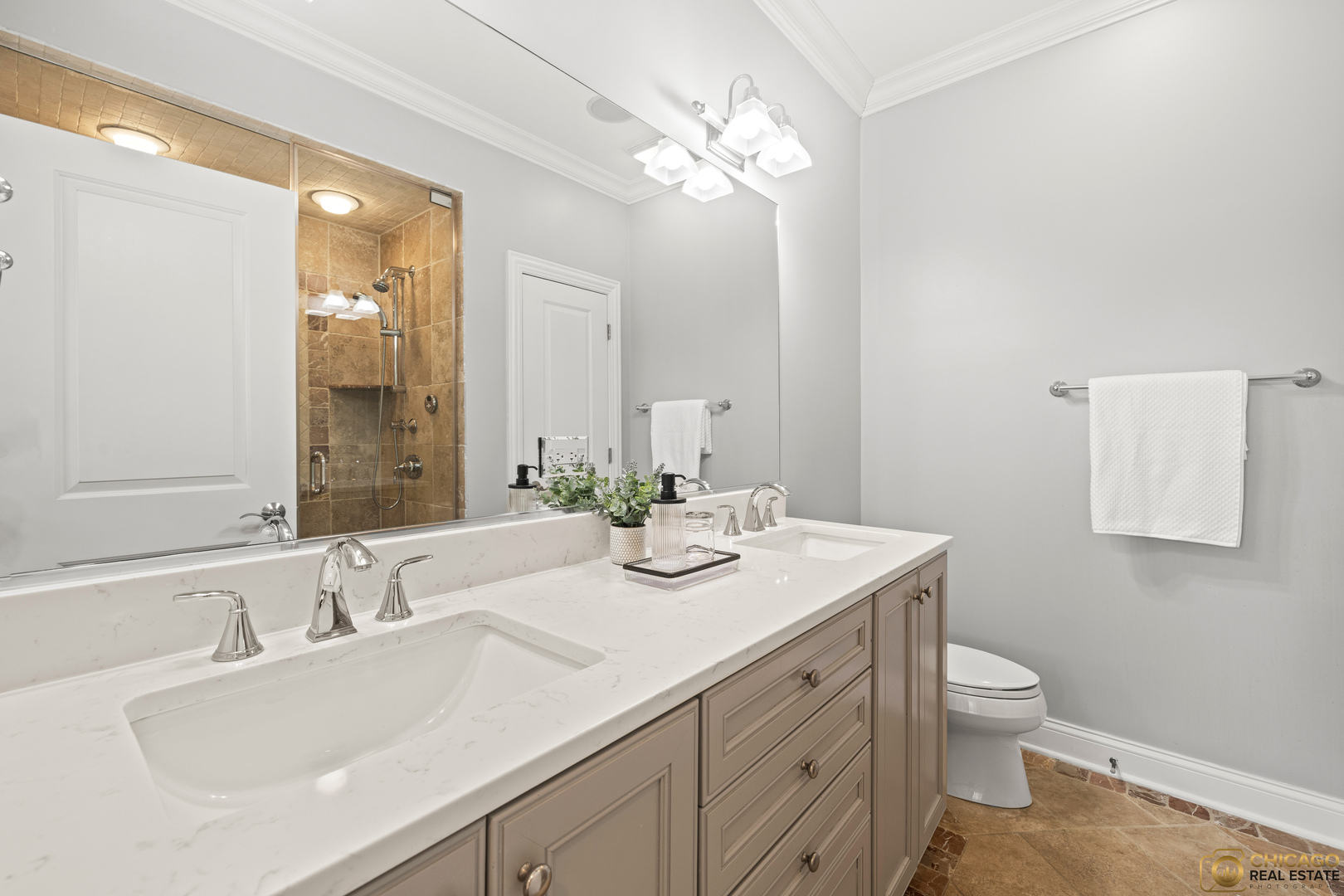 3822 N DAMEN Avenue Unit: 2
