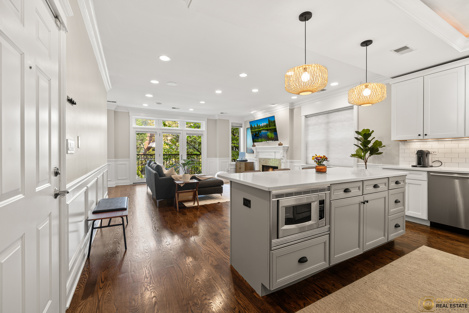 3822 N DAMEN Avenue Unit: 2