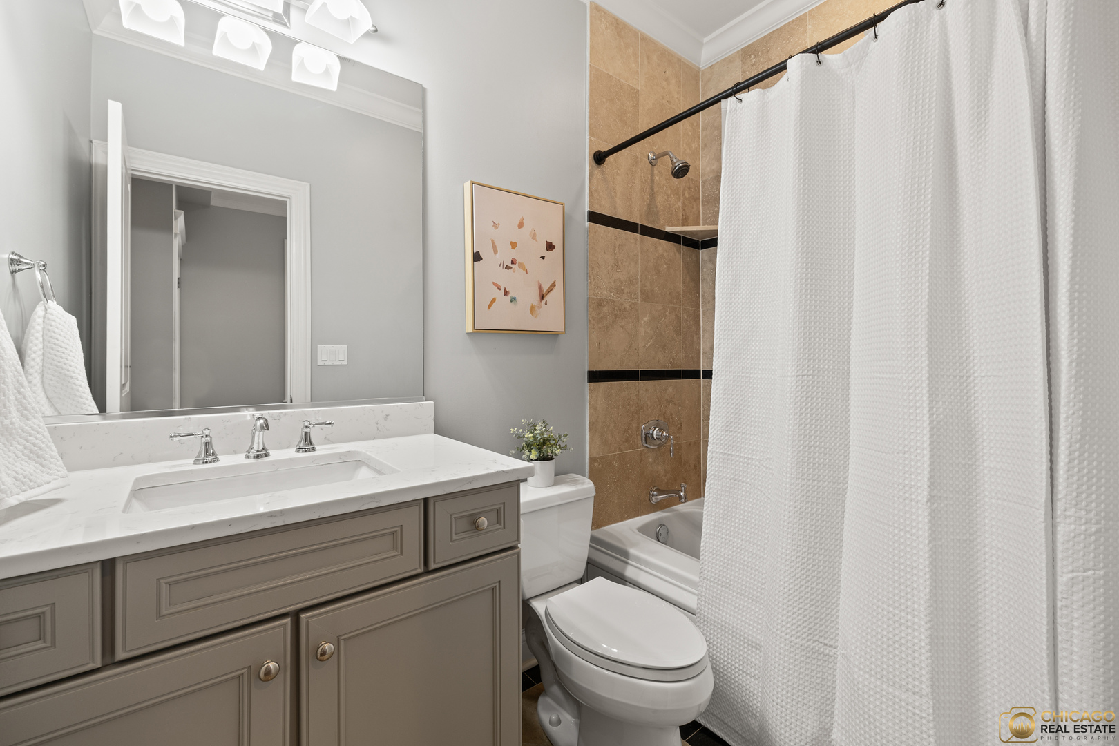 3822 N DAMEN Avenue Unit: 2
