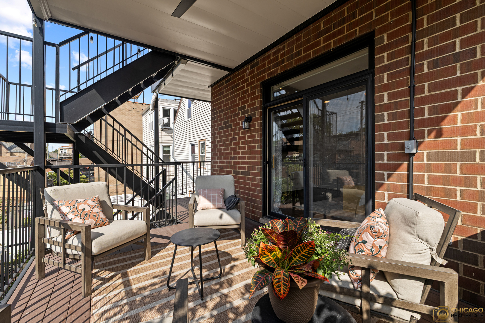 3822 N DAMEN Avenue Unit: 2