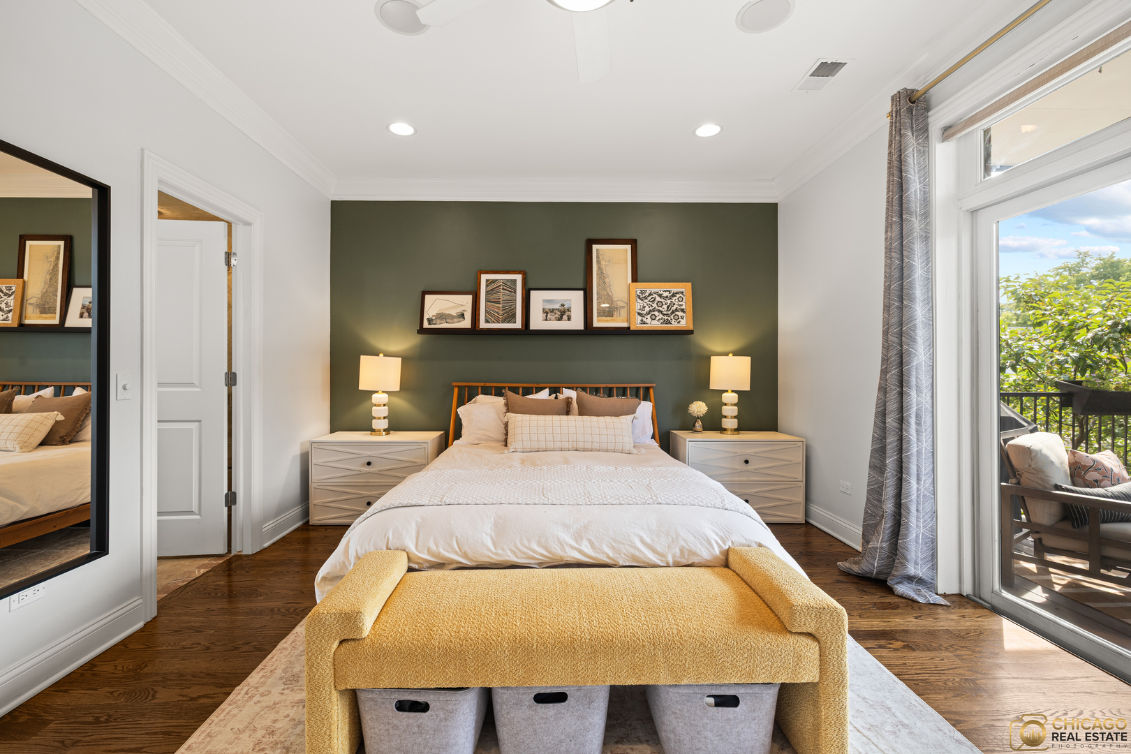 3822 N DAMEN Avenue Unit: 2