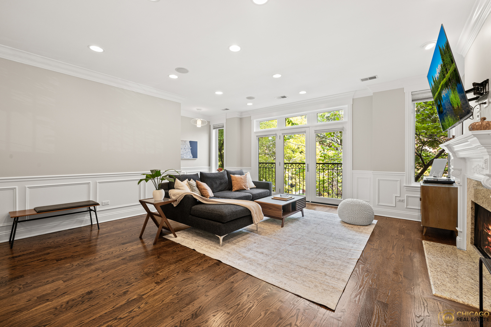3822 N DAMEN Avenue Unit: 2