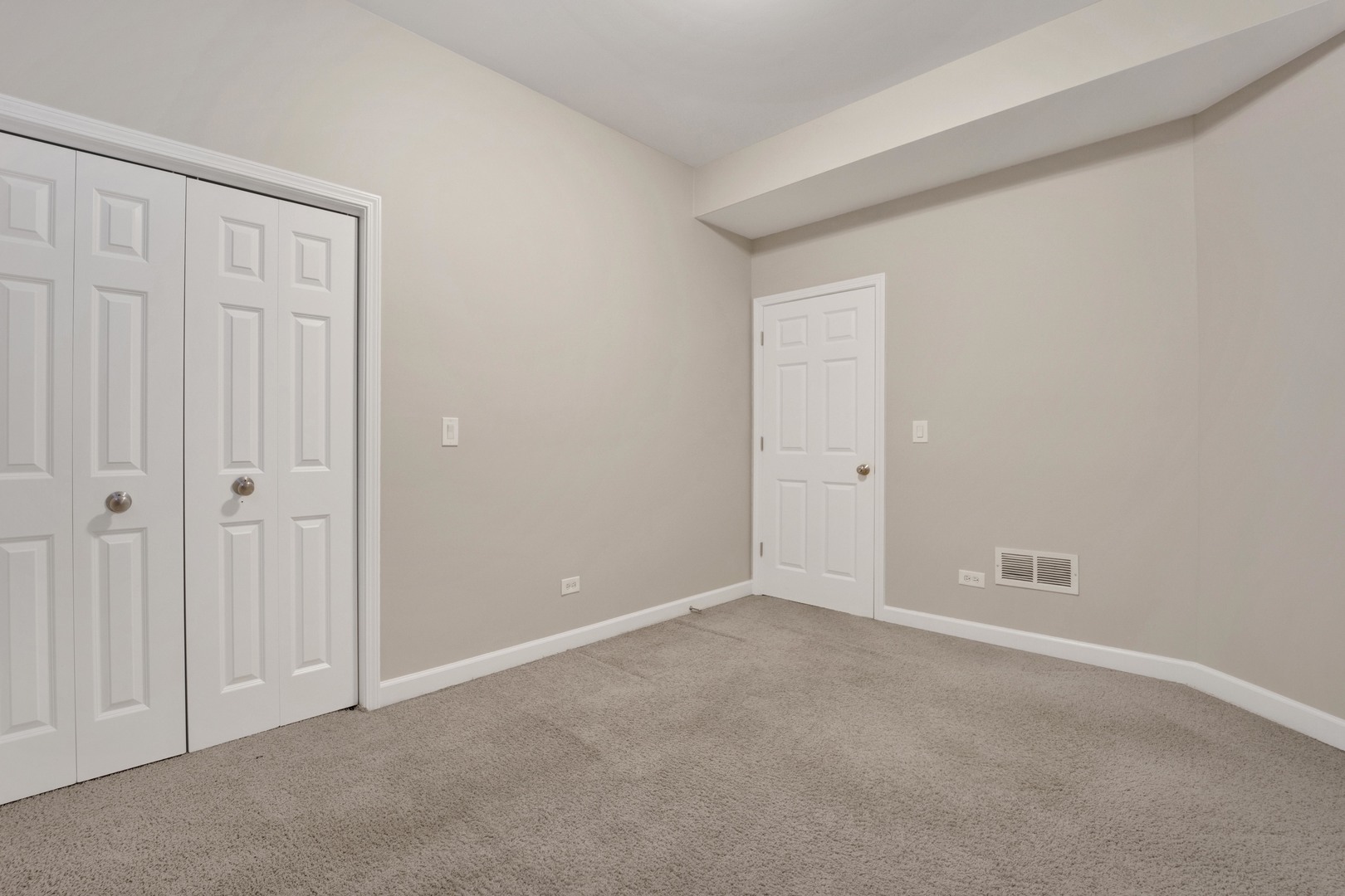 6025 N Ridge Avenue Unit: 1W