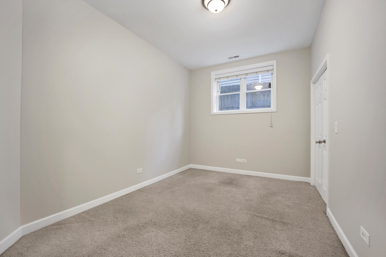 6025 N Ridge Avenue Unit: 1W