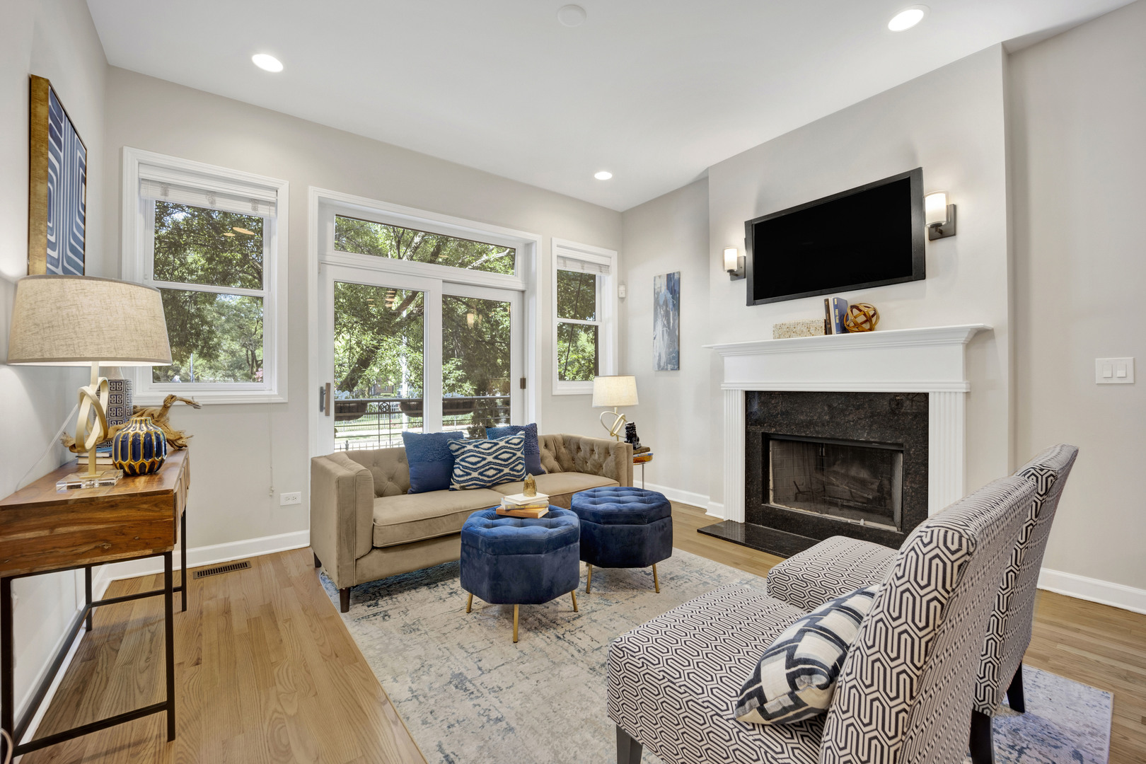 6025 N Ridge Avenue Unit: 1W